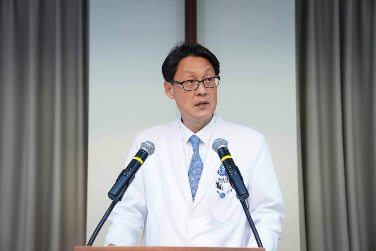 4일 강남세브란스병원 대강당에서 열린 제16대 병원장 취임식에서 김용욱 신임 병원장이 취임사를 말하고 있다. /사진=강남세브란스병원