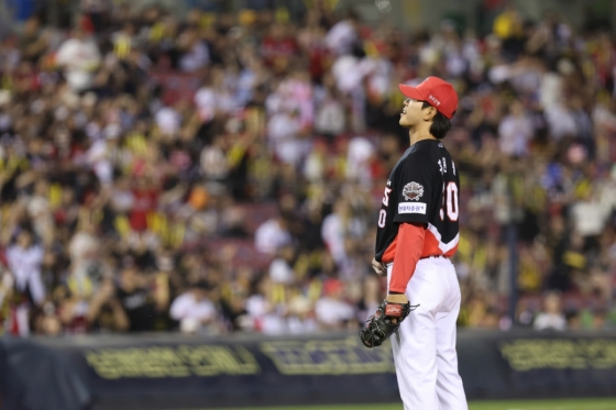 KIA 타이거즈 투수로 활약했던 시절 홍원빈의 모습. /사진=KIA 타이거즈 제공