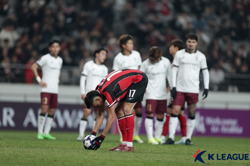 페널티킥을 준비하는 후이즈의 모습. /사진=한국프로축구연맹 제공