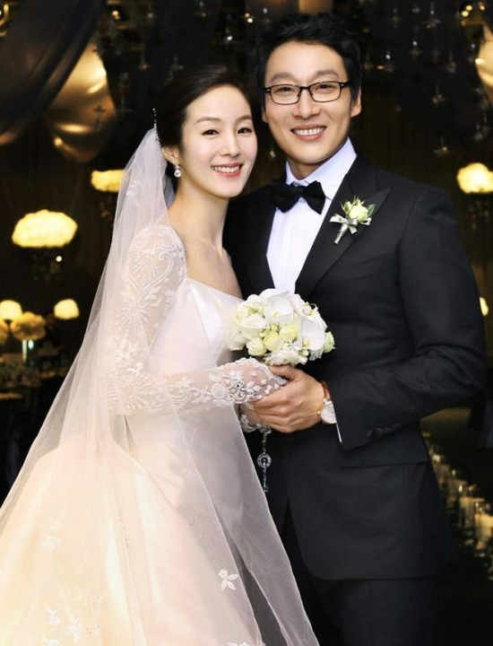 이휘재(오른쪽), 문정원 결혼사진 /사진=카마 스튜디오