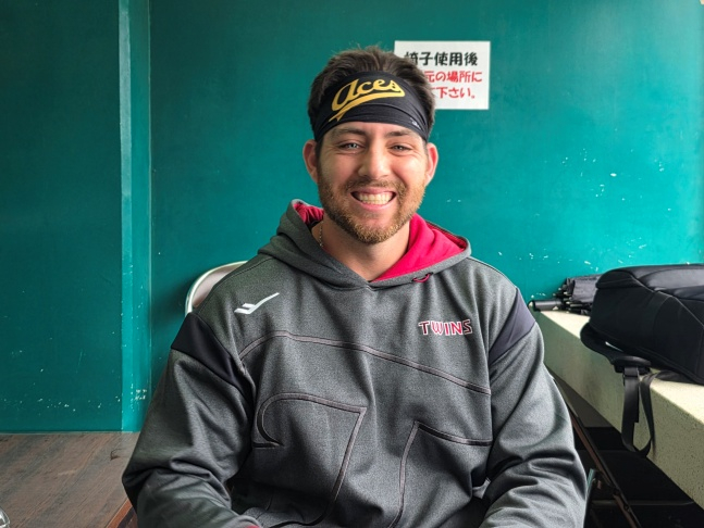 LG 오스틴이 최근 일본 오키나와현 이시카와에서 열린 2026 LG 스프링캠프에서 스타뉴스의 사진 촬영에 응했다. /사진=김동윤 기자