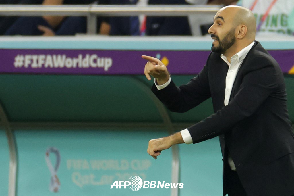 지난 2022 FIFA 카타르 월드컵에서 모로코의 4강 돌풍을 이끌었던 왈리드 레그라기 감독. /AFPBBNews=뉴스1