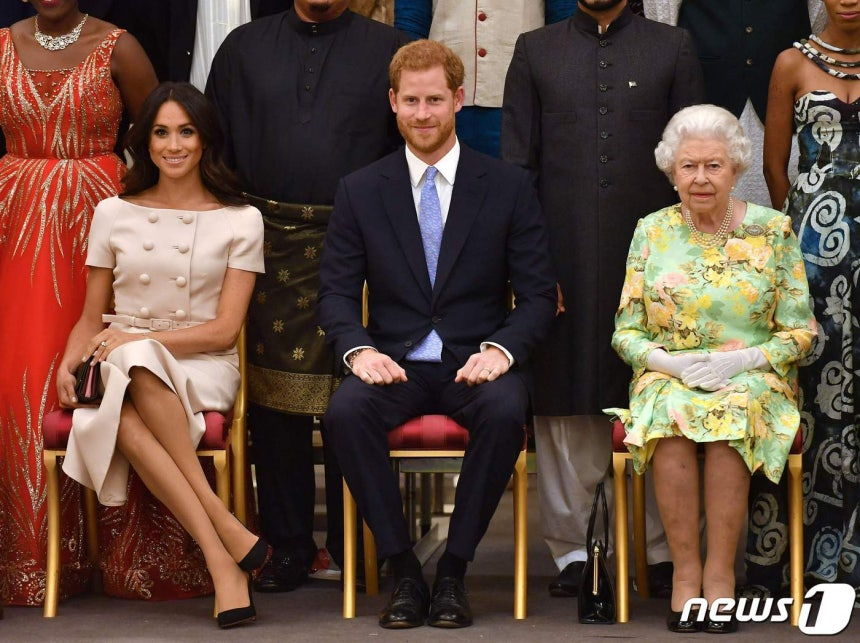 메건 마클 왕자비(왼쪽)와 해리 왕자, 엘리자베스 2세 여왕. /사진=AFP=뉴스1