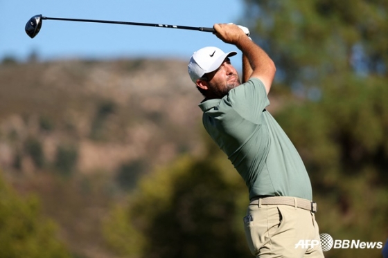 드라이버 티샷을 날리는 셰플러. /AFPBBNews=뉴스1