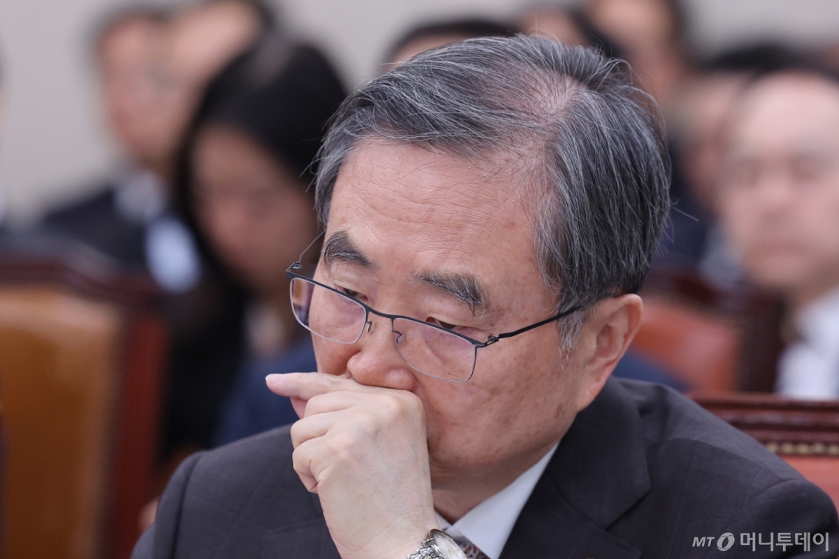 (서울=뉴스1) 신웅수 기자 = 조현 외교부 장관이 6일 서울 여의도 국회에서 열린 외교통일위원회 전체회의에서 생각에 잠겨 있다. 2026.3.6/뉴스1  Copyright © 뉴스1. All rights reserved. 무단 전재 및 재배포,  AI학습 이용 금지. /사진=(서울=뉴스1) 신웅수 기자