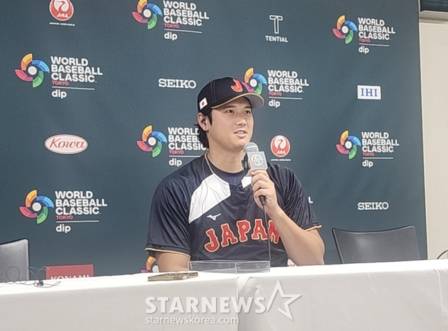 4일 인터뷰를 하고 있는 오타니. /사진=박수진 기자