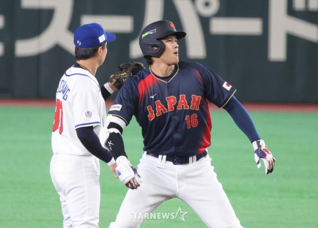 2루에 안착한 오타니. /사진=강영조 선임기자