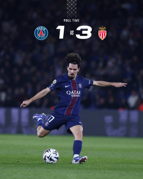 비티냐가 킥을 시도하고 있다. /사진=PSG 공식 SNS 갈무리