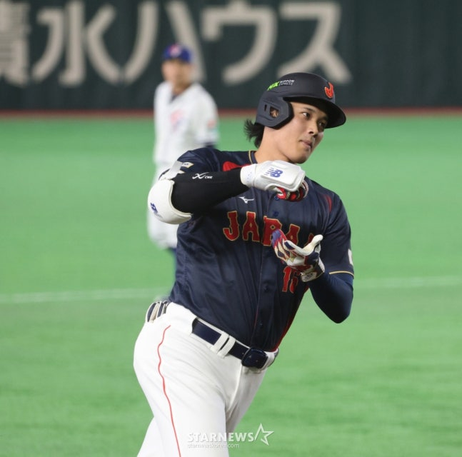 6일 대만전에서 홈런을 치고 세리머니를 하고 있는 오타니. /사진=강영조 선임기자