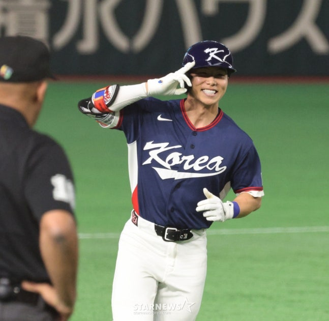 김혜성이 투런 홈런을 친 뒤 세리머니를 하고 있다. /사진=강영조 선임기자