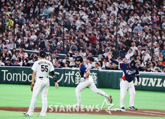 한국 9번타자 김혜성이 7일 도쿄돔에서 열린 2026WBC 도쿄POOL 대한민국과 일본의 경기 4회초 1사 1루에서 동점 투런홈런을 터트린 후 그라운드를 돌고 있다. /사진=강영조 선임기자