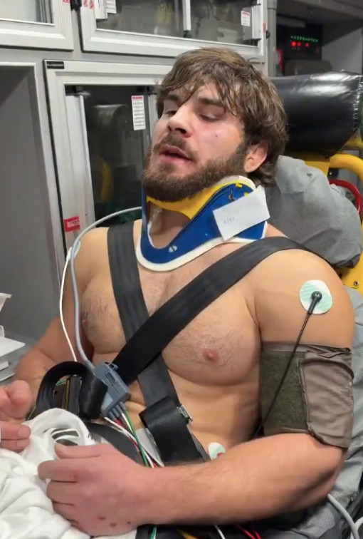 깁스를 한 조르지오 풀라스의 모습. /사진=더선 갈무리