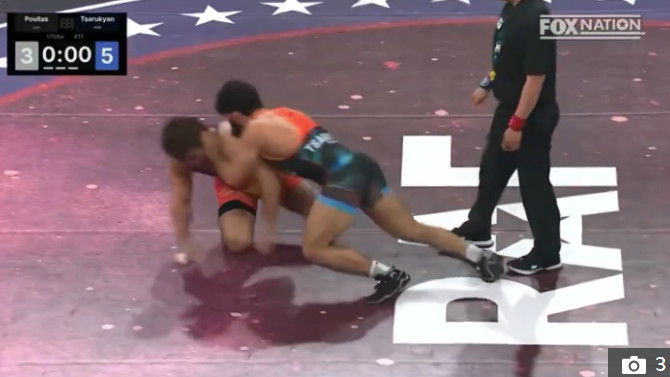 아르만 사루키안과 조르지오 풀라스의 레슬링 경기 모습. /사진=더선 갈무리