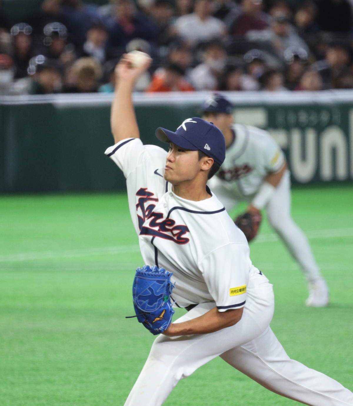 야구 대표팀 우투수 정우주가 5일 도쿄돔에서 열린 2026 WBC 도쿄POOL 개막 두번째 경기 한국과 체코경기 5회초 등판해 투구를 펼치고 있다. /사진=강영조 선임기자