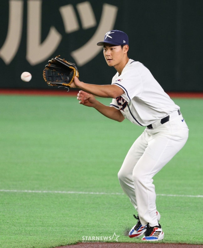 수비훈련을 하고 있는 김주원. /사진=강영조 선임기자