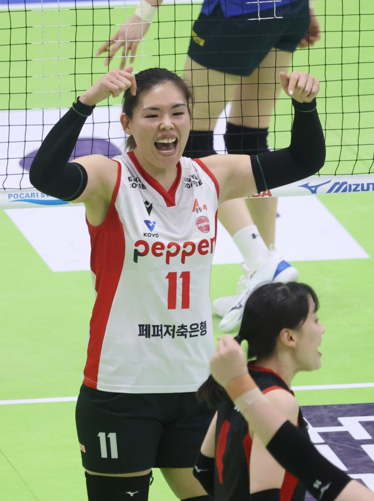 2025-2026 V-리그 여자부 현대건설 대 페퍼저축은행 경기가 8일 경기도 수원체육관에서 열렸다. 페퍼저축은행 시마무라가 결정적인 득점을 한 후 기뻐하고 있다. /사진=김진경 대기자