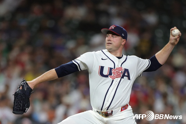 미국 대표팀의 타릭 스쿠발이 8일(한국시간) 미국 텍사스주 휴스턴의 다이킨 파크에서 열린 2026 월드베이스볼클래식(WBC) 1라운드 B조 영국과 경기에서 역투하고 있다. /AFPBBNews=뉴스1