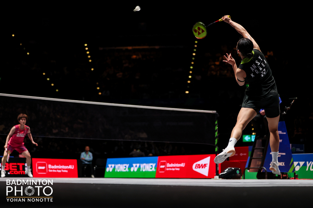 안세영(오른쪽)과 왕즈이의 전영오픈 결승전 모습. /사진=대한배드민턴협회 제공