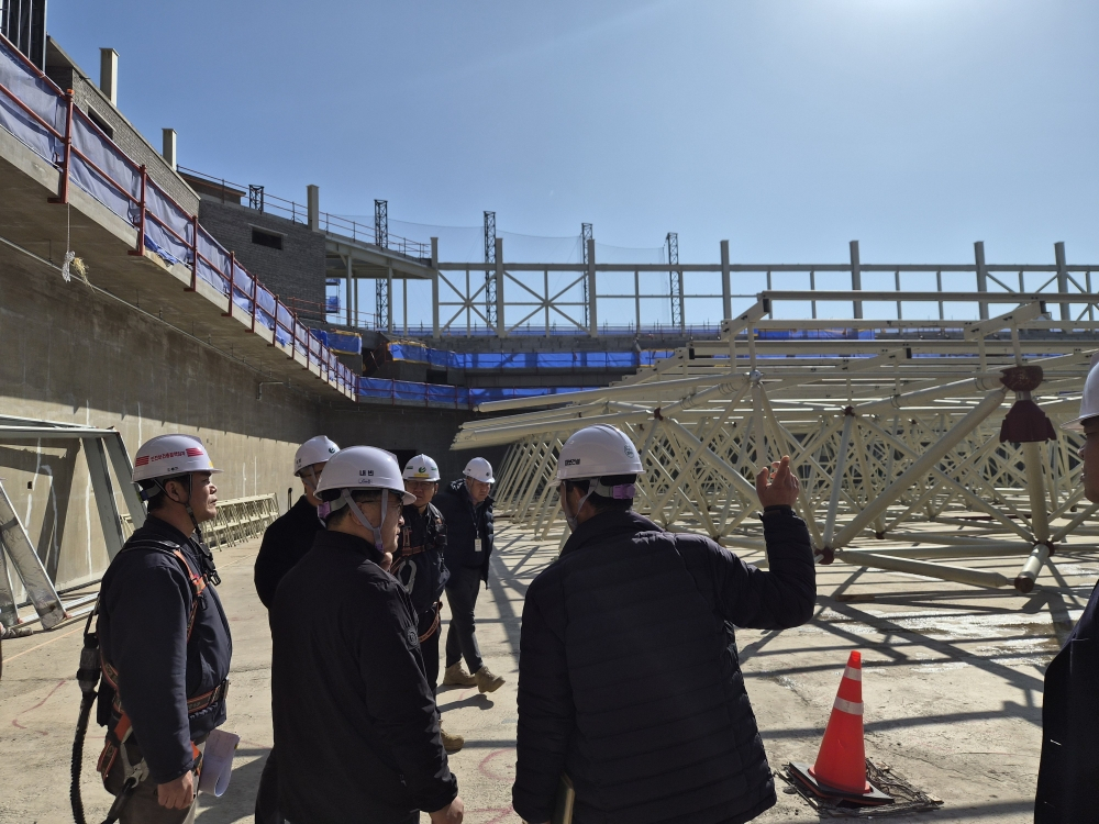 전국체전 주 경기장 시설 안전점검 장면./사진제공=제주특별자치도