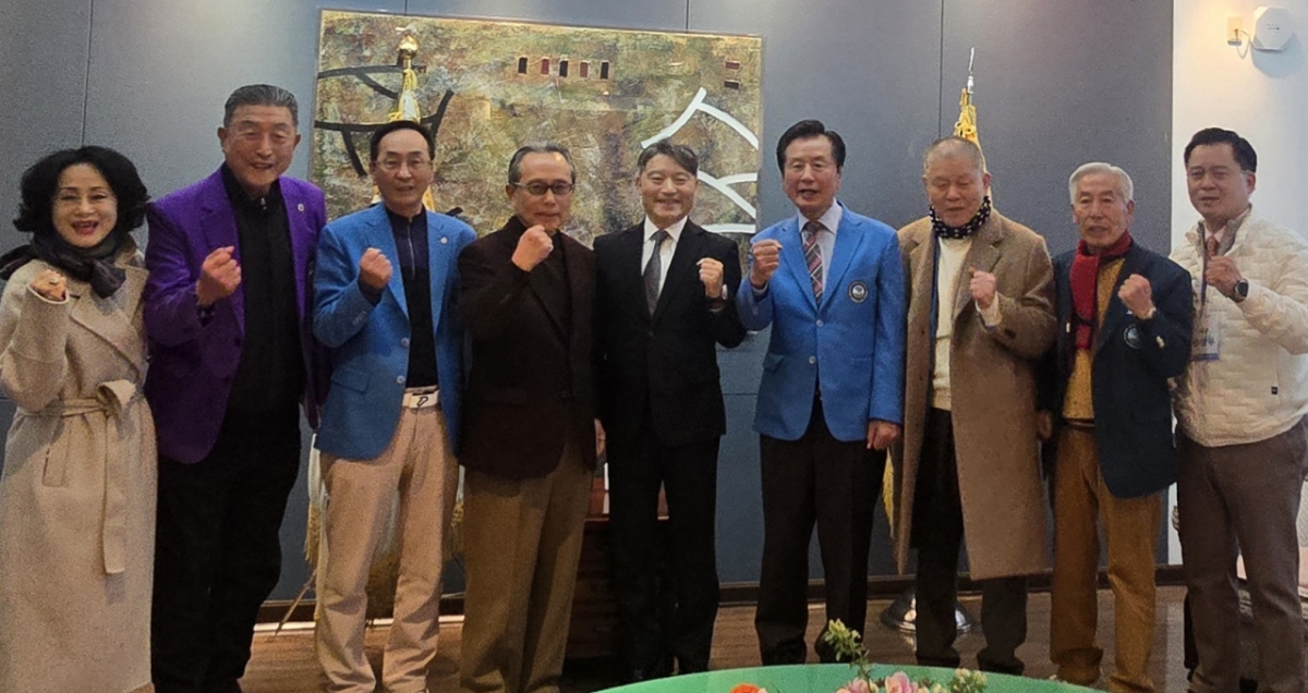 구미대와 대한·경북파크골프협회 관계자들이 간담회 후 기념촬영하고 있다./사진제공=구미대