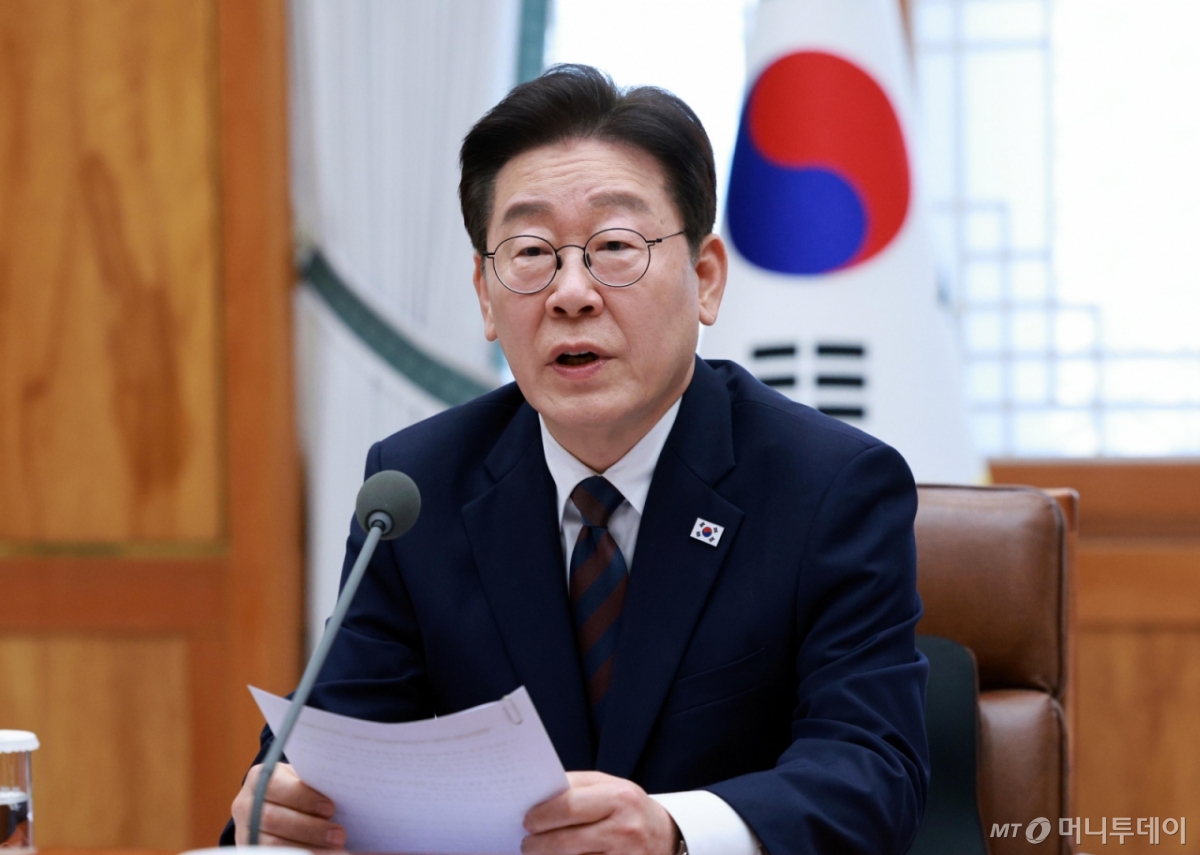 (서울=뉴스1) 이재명 기자 = 이재명 대통령이 9일 청와대에서 열린 중동상황 관련 비상경제점검회의에서 발언하고 있다. (청와대통신사진기자단) 2026.3.9/뉴스1 Copyright © 뉴스1. All rights reserved. 무단 전재 및 재배포, AI학습 이용 금지. /사진=(서울=뉴스1) 이재명 기자