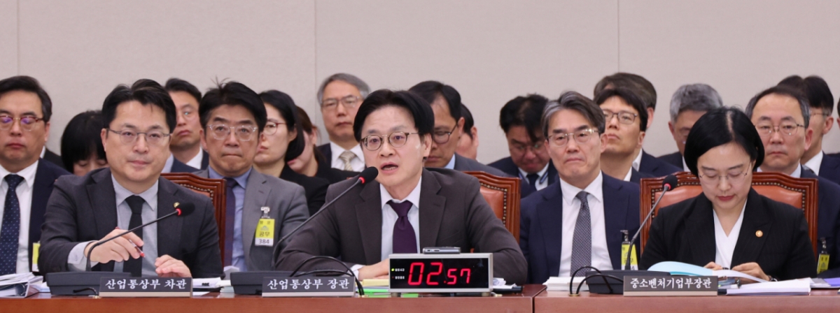 김정관 산업통상부 장관이 9일 오전 서울 여의도 국회에서 열린 산업통상자원중소벤처기업위원회 전체회의에서 의원 질의에 답변을 하고 있다. 2026.03.09. kgb@newsis.com /사진=뉴시스