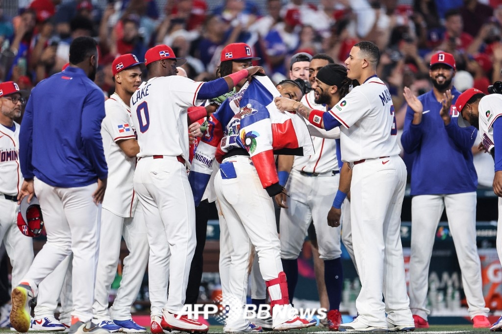 도미니카공화국 선수들이 9일(한국시각) 네덜란드전에서 세리머니를 펼치고 있다. /AFPBBNews=뉴스1