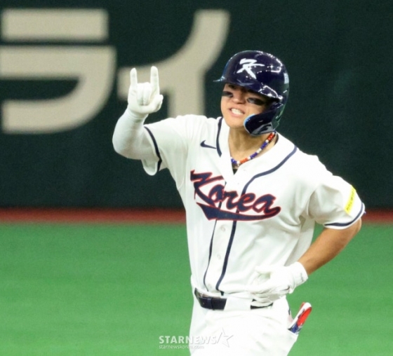 6회말 역전 투런포를 쏘아올린 김도영. /사진=강영조 선임기자