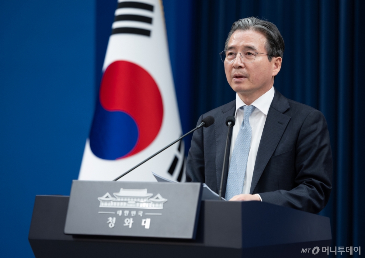 (서울=뉴스1) 이재명 기자 = 김용범 정책실장이 9일 청와대 춘추관에서 중동 상황 등 비상경제점검회의 관련 브리핑을 하고 있다. 2026.3.9/뉴스1  Copyright © 뉴스1. All rights reserved. 무단 전재 및 재배포,  AI학습 이용 금지. /사진=(서울=뉴스1) 이재명 기자