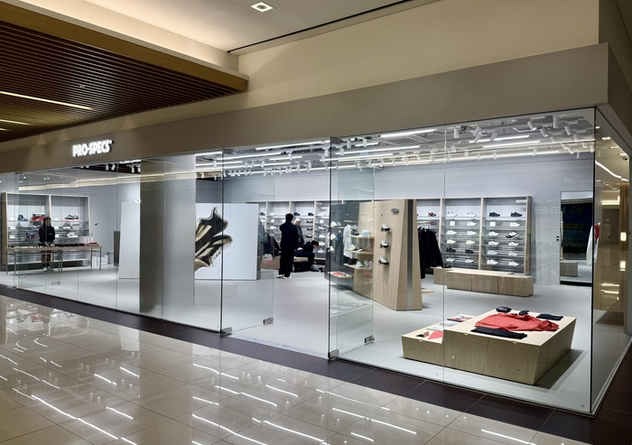 프로-스펙스 용산 직영점 매장. /사진제공=프로-스펙스