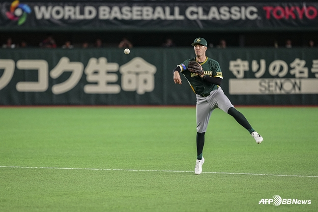 제리드 데일이 8일 일본전에서 수비를 하고 있는 모습. /AFPBBNews=뉴스1