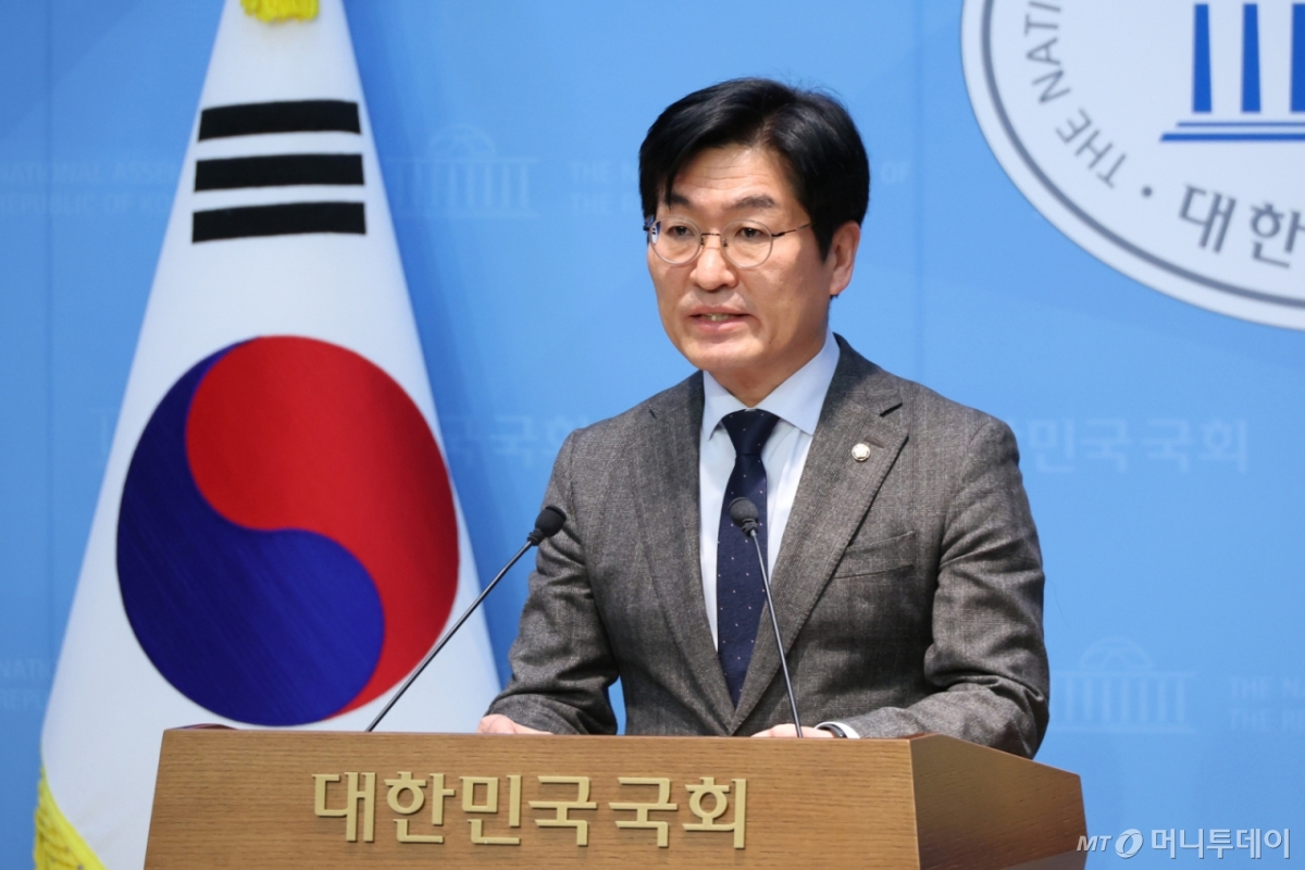 (서울=뉴스1) 신웅수 기자 = 박해철 더불어민주당 대변인이 25일 서울 여의도 국회 소통관에서 이혜훈 기획예산처 장관 후보자 지명 철회에 대한 브리핑을 하고 있다. 2026.1.25/뉴스1  Copyright © 뉴스1. All rights reserved. 무단 전재 및 재배포,  AI학습 이용 금지. /사진=(서울=뉴스1) 신웅수 기자