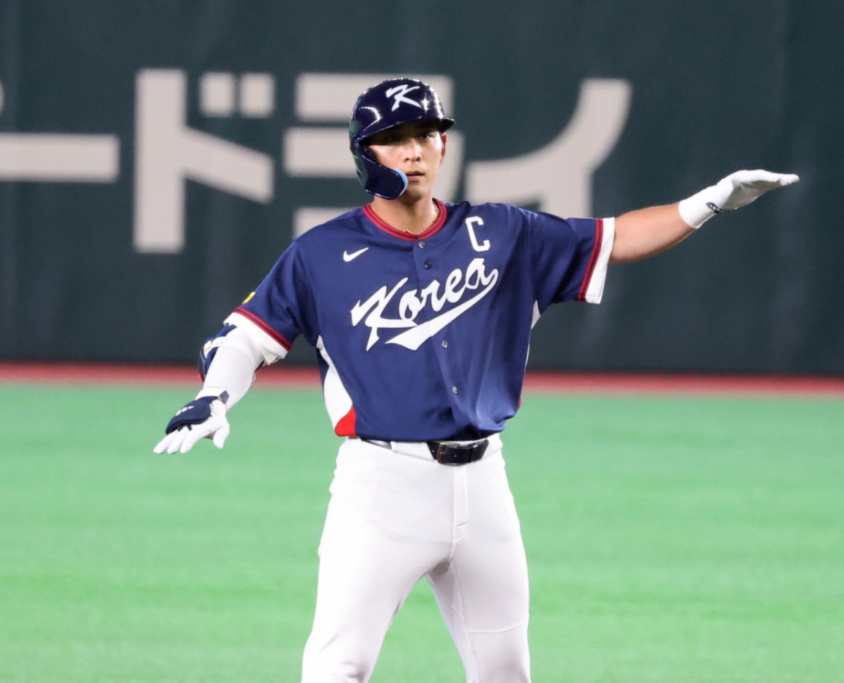 야구대표팀 3번타자 이정후가 9일 도쿄돔에서 열린 2026 WBC 도쿄POOL 대한민국과 호주 경기 3회초 무사 2루 2루타로 출루하고 있다. 2026.03.08. /사진=강영조 선임기자