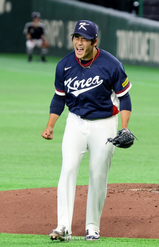 야구대표팀 박영현이 9일 도쿄돔에서 열린 2026 WBC 도쿄POOL 대한민국과 호주 경기에서 무실점 피칭을 펼치며 환호하고 있다. /사진=강영조 선임기자