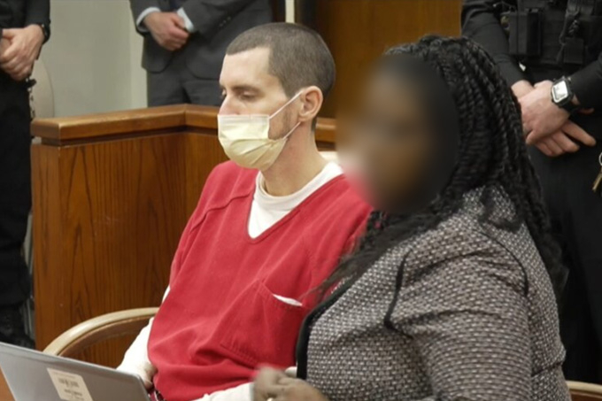 여자친구를 살해한 후 시신을 냉장고에 넣어 유기한 남자가 유죄를 인정해 징역 17년형을 선고 받았다. /사진=Court TV 영상 캡처