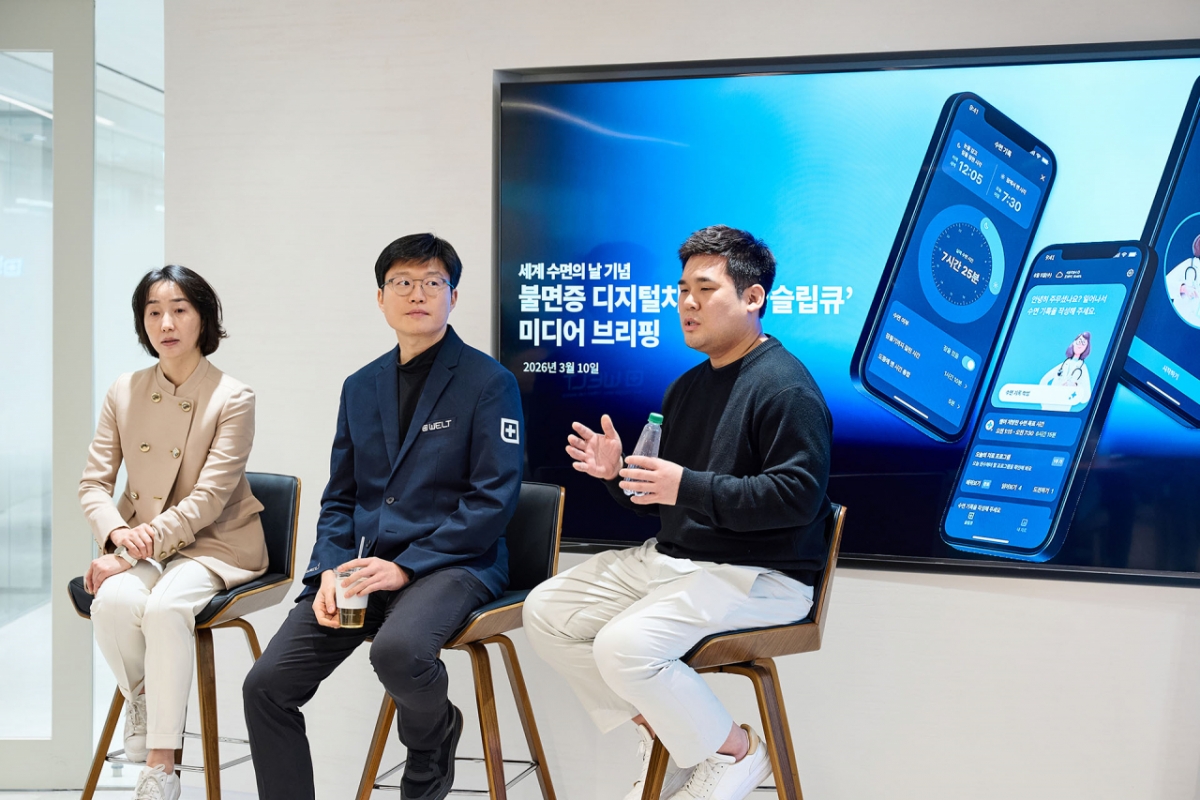(사진 왼쪽부터) 웰트 최고의학책임자 이유진 이사, 웰트 강성지 대표, 한독 디지털헬스케어사업실 김경한 실장이 슬립큐의 향후 전략을 언급하고 있다. /사진=웰트