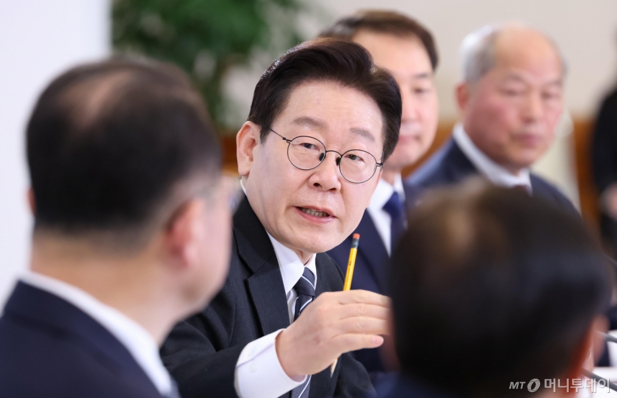 [서울=뉴시스] 고범준 기자 = 이재명 대통령이 10일 청와대에서 열린 상생을 실천하는 기업인과의 대화에서 발언을 하고 있다. 2026.03.10. bjko@newsis.com /사진=류현주