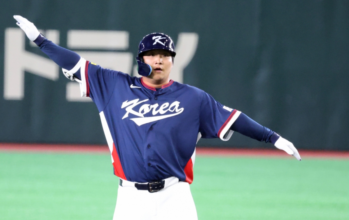 야구 대표팀 문보경이 9일 도쿄돔에서 열린 2026 WBC 도쿄POOL 대한민국과 호주 경기 3회초 1사 2루에서 2루타로 출루해 세리머니를 펼치고 있다. /사진=강영조 선임기자