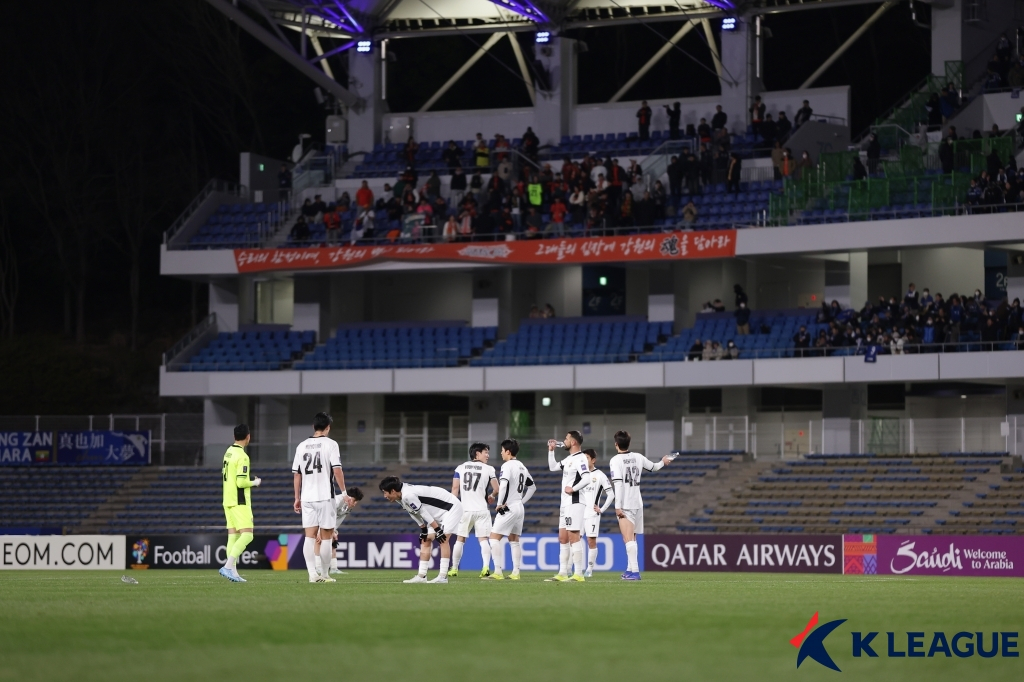 10일 일본 도쿄의 마치다 기온 스타디움에서 열린 2025~2026시즌 아시아축구연맹(AFC) 챔피언스리그 엘리트(ACLE) 16강 2차전 원정 경기가 끝난 뒤. /사진=힌국프로축구연맹 제공