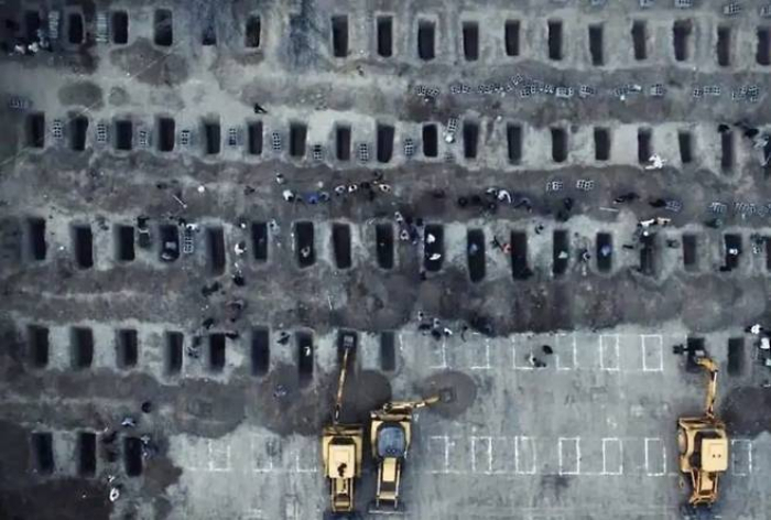 3일(현지시간) 이란 남부 미나브에서 미국와 이스라엘 공습으로 숨진 어린 여학생 175명에 대한 합동 장례식이 진행됐다. /사진=TIMESNOW 갈무리