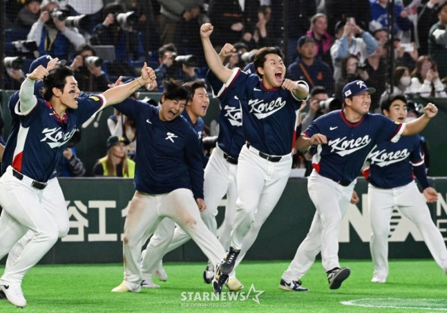 승리가 확정되자 환호하는 대표팀 선수들. /사진=강영조 선임기자