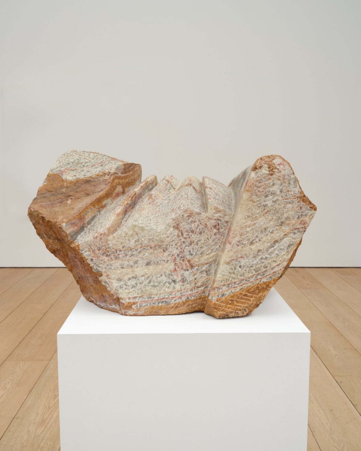 김윤신의 돌 조각 '합이합일 분이분일(合二合一分二分一) 1989-211'. / 사진제공 = 호암미술관