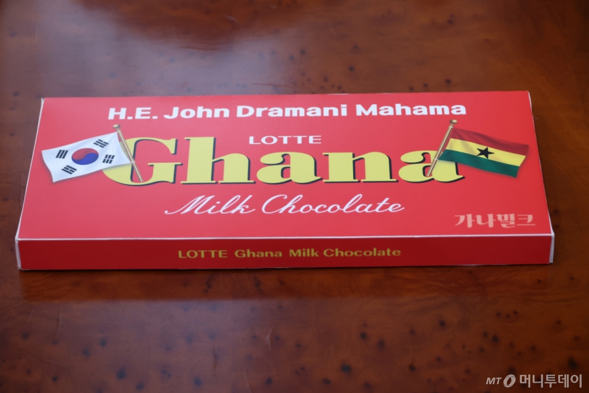 (서울=뉴스1) 허경 기자 = 11일 청와대에서 열린 한-가나 정상회담에 앞서 이재명 대통령이 가나 대통령에 특별 제작한 가나 초콜릿 선물이 공개되고 있다. (청와대통신사진기자단) 2026.3.11/뉴스1  Copyright © 뉴스1. All rights reserved. 무단 전재 및 재배포,  AI학습 이용 금지. /사진=(서울=뉴스1) 허경 기자