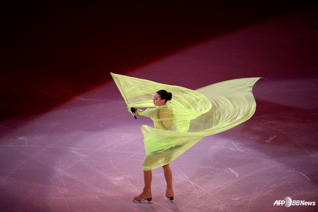 2014 소치동계올림픽 당시 논란의 금메달을 목에 걸었던 아델리나 소트니코바. /AFPBBNews=뉴스1