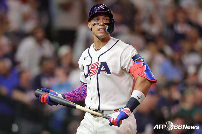 미국 대표팀 애런 저지가 타석에서 물러나며 아쉬워하고 있다. /AFPBBNews=뉴스1