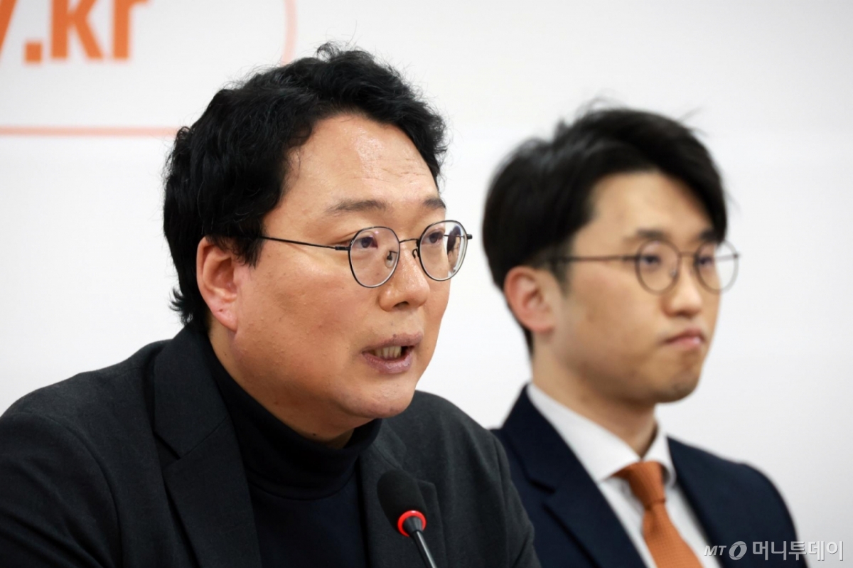 [서울=뉴시스] 고승민 기자 = 천하람 개혁신당 원내대표가 19일 서울 여의도 국회에서 열린 최고위원회의에서 발언하고 있다. 2026.02.19. kkssmm99@newsis.com /사진=고승민