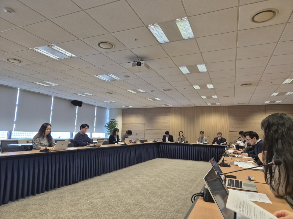 12일 서울 종로구 국가과학기술자문회의 회의실에서 열린 2026년도 상반기 기초연구 선정 관련 백브리핑에서 과기정통부 관계자가 발언하고 있다. /사진=박건희 기자