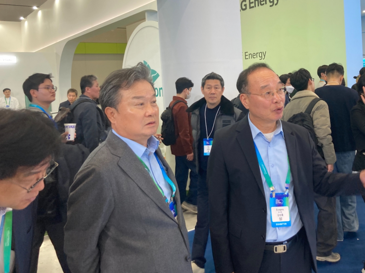 이동채 에코프로 창업주가 12일 서울 코엑스에서 열린 '인터배터리 2026'을 찾았다./사진=최경민 기자