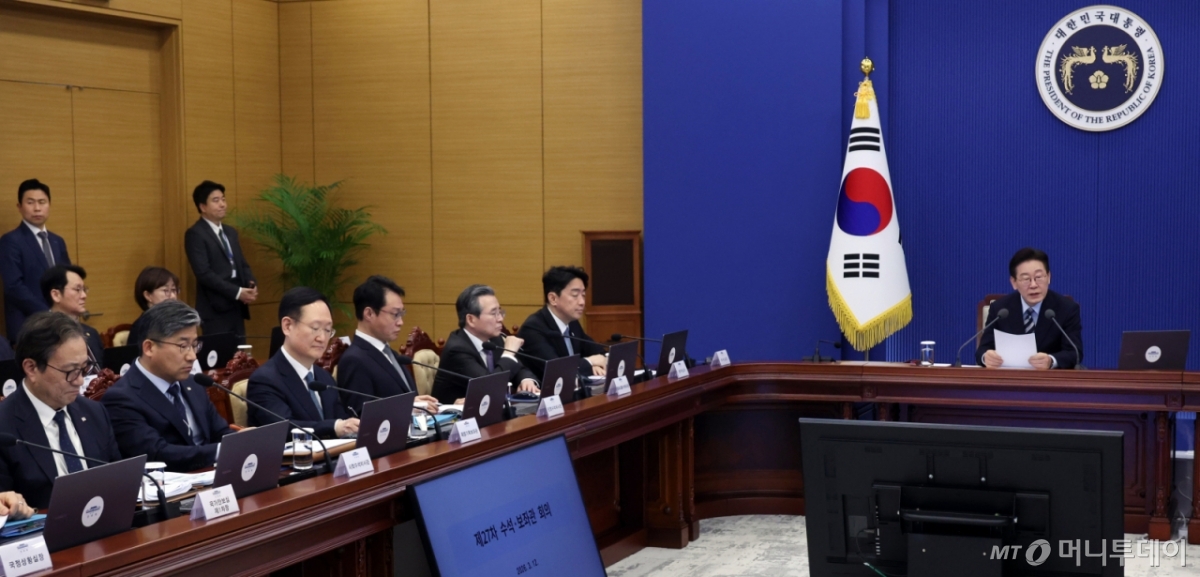 [서울=뉴시스] 고범준 기자 = 이재명 대통령이 12일 청와대에서 열린 수석보좌관회의에서 발언하고 있다. 2026.03.12. bjko@newsis.com /사진=