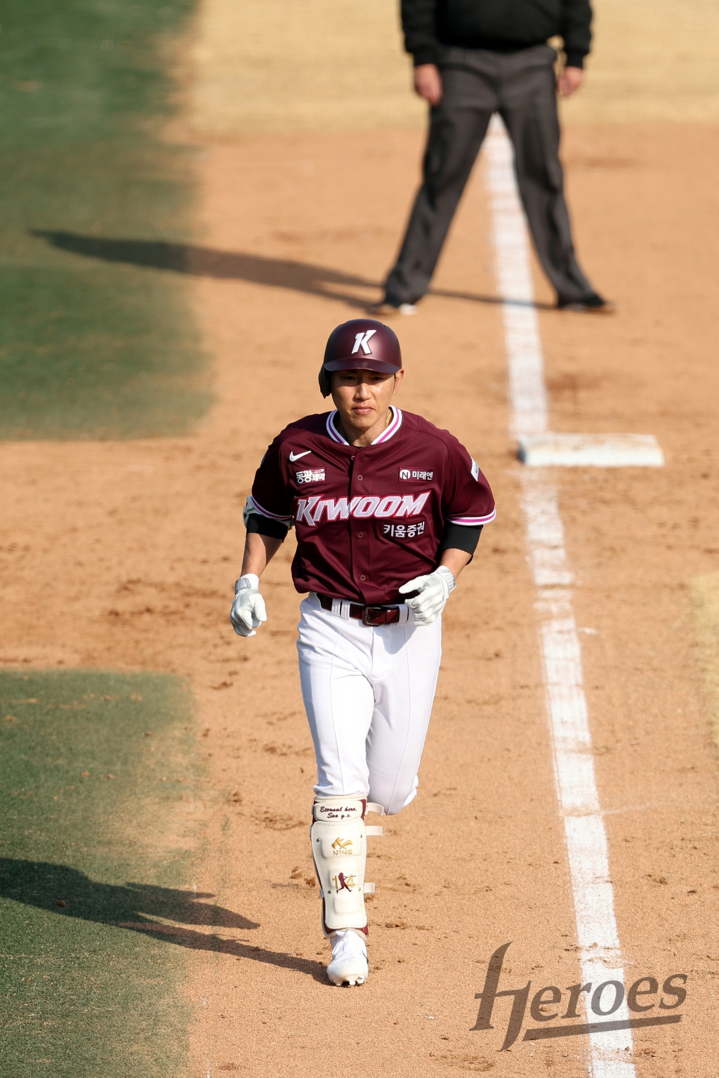 키움 히어로즈 서건창이 12일 이천 베어스파크에서 열린 2026 KBO 시범경기에서 8회 솔로 아치를 그린 뒤 그라운드를 돌고 있다. /사진=키움 히어로즈 제공